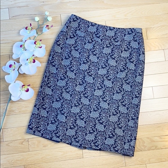 Ann Taylor Dresses & Skirts - ANN TAYLOR skirt size 4 black silver career lined